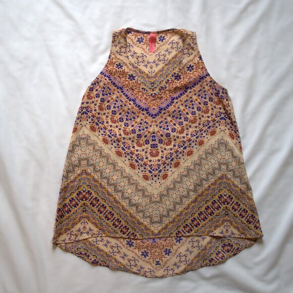 Eight Sixty | Printed Flowy V-neck Tank-top - Picture 1 of 6